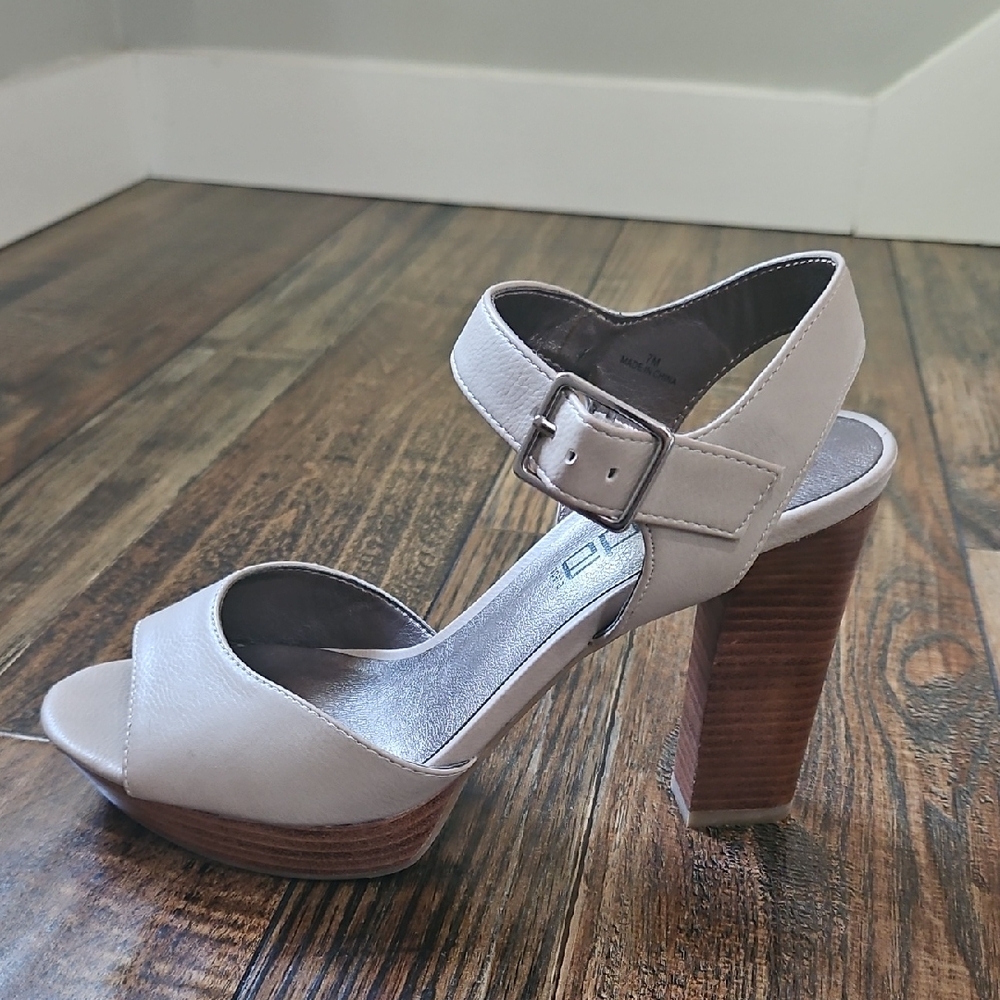 Moda Spana Women's Elegant Beige‎ Block Chunky Heel Sandals.
